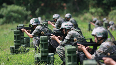 军事院校本科毕业后是中尉吗,军队大专本科毕业授什么军衔