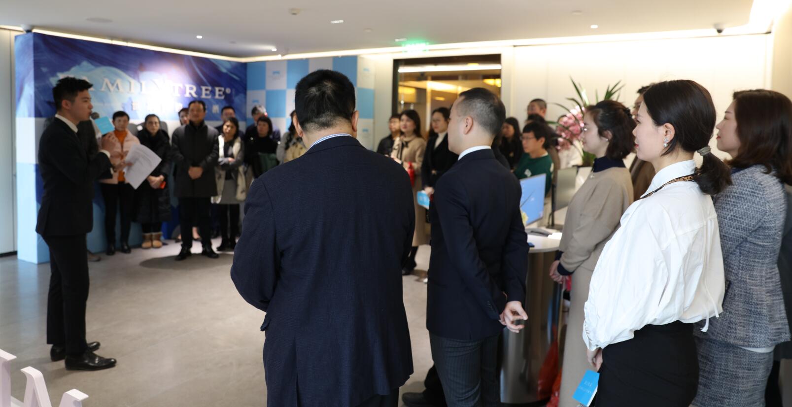 堪比宝马5系西诺德sinius牙椅世家口腔香格里拉医学中心开业亮剑