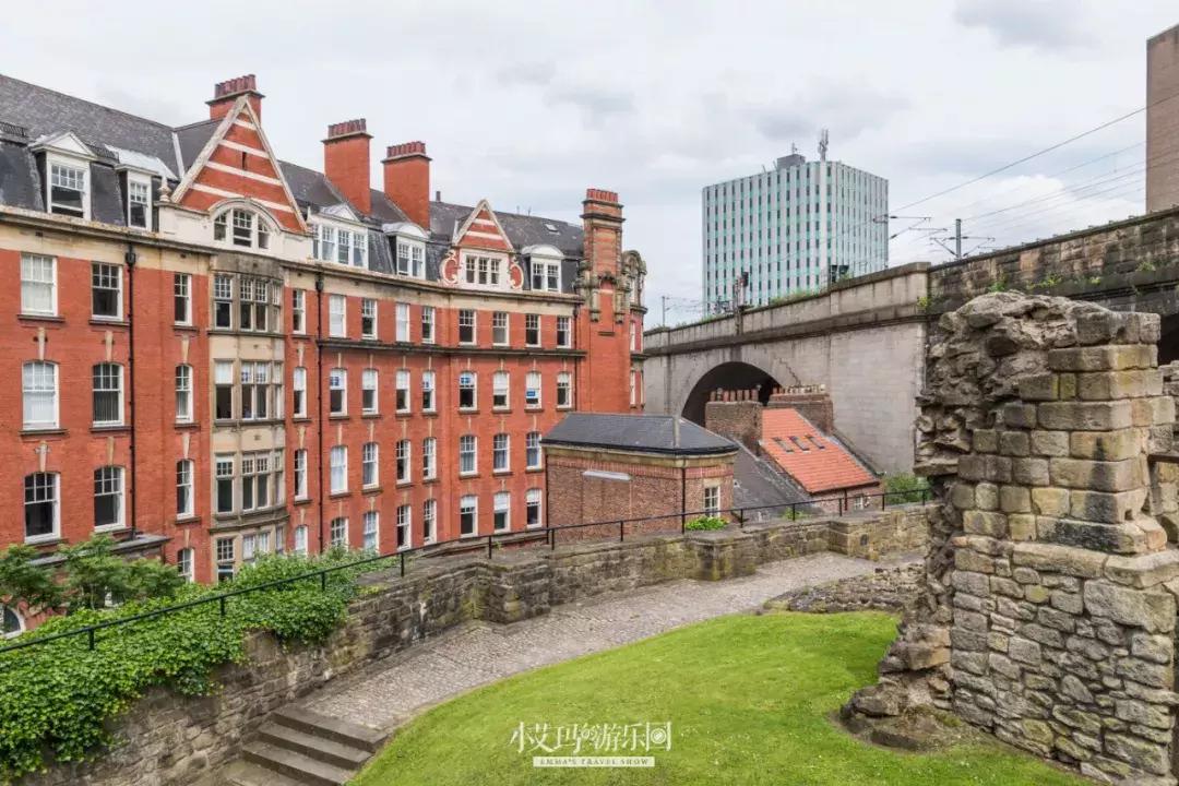 纽卡斯尔，店主为我弹奏了一把十万元的吉他