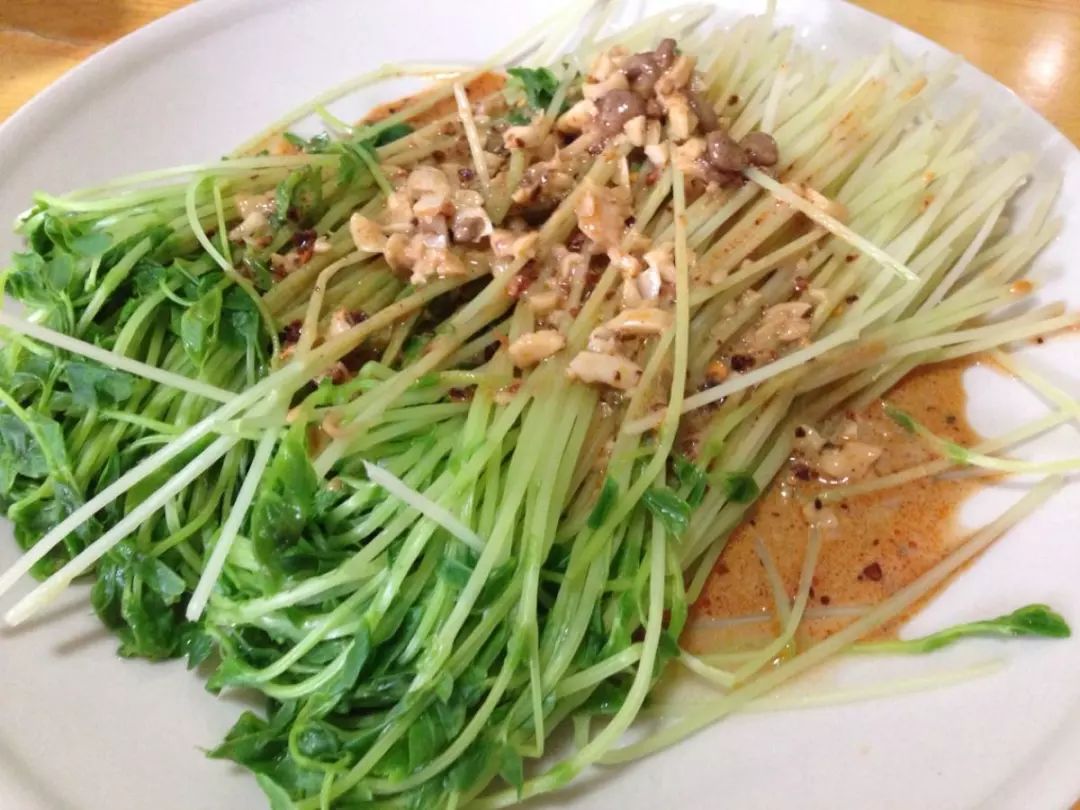 一个花盆里种三颗豆子能活吗,一个花盆种几棵毛豆