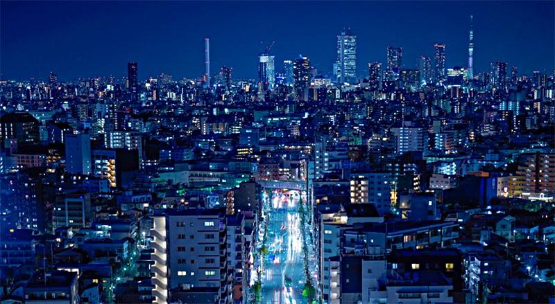 男孩买不起AJ被同学嘲笑，到处旅游看过世界就算见过世面了吗？