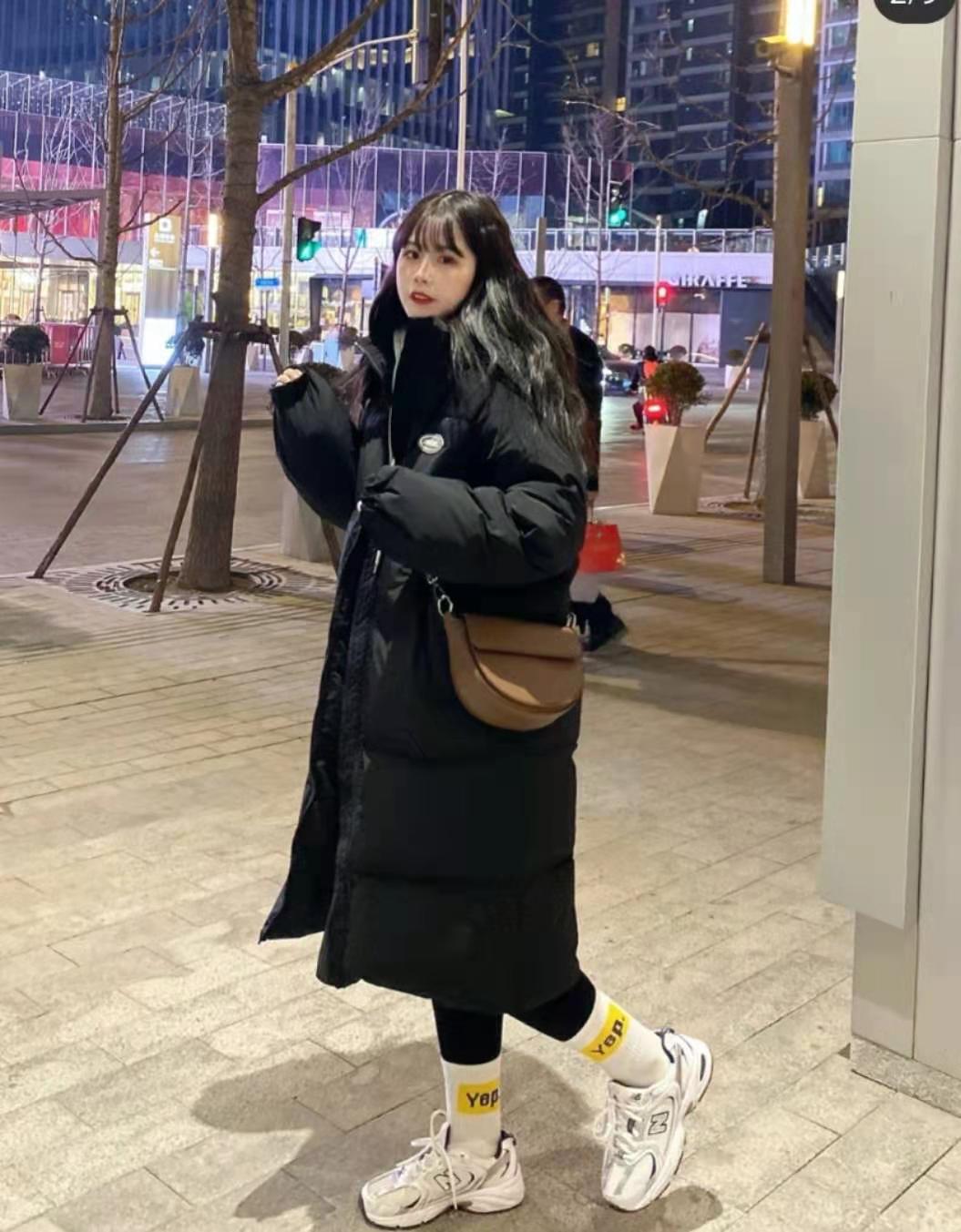 长款羽绒服搭配鲨鱼裤好看吗,香槟色羽绒服搭配灰色鲨鱼裤