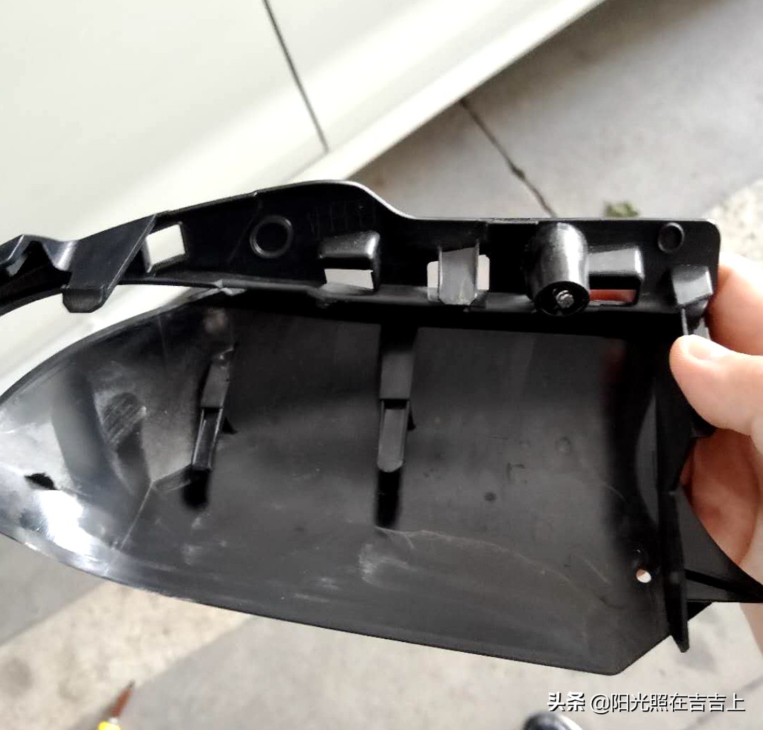 2019款卡罗拉入手记（3）倒车撞坏后视镜，新手第一撞该如何处理