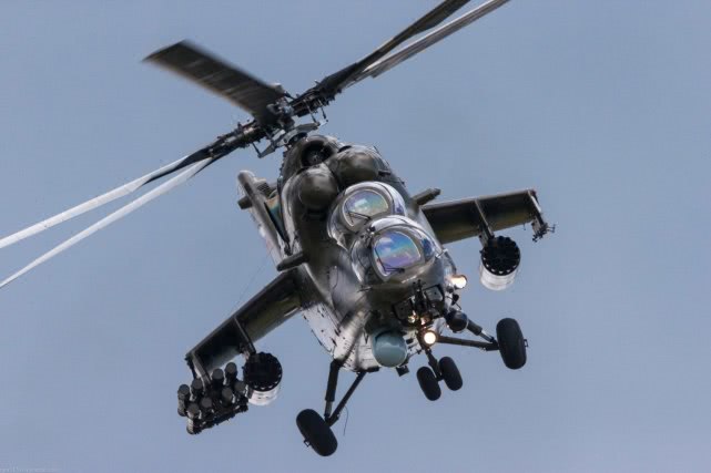 俄军雌鹿攻击直升机,俄军大炮准确击中目标