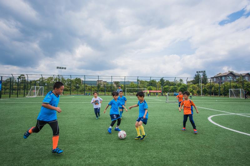 享受足球带来的快乐,让孩子享受足球乐趣