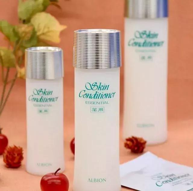 为什么女生动不动买一千多的粉底,不到200元的化妆水好吗