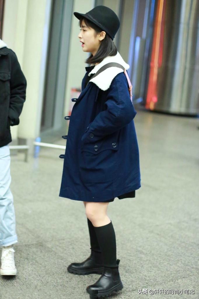 沈月黑色西装长筒袜,沈月机场穿高筒袜视频