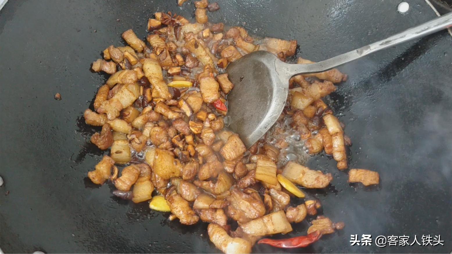 自嗨锅黑胡椒卤肉盖浇饭怎样操作,卤肉盖浇饭里土豆怎么做