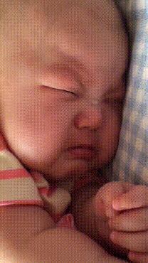 2个月宝宝睡梦中哭一声怎么回事,婴儿睡觉发出啜泣声