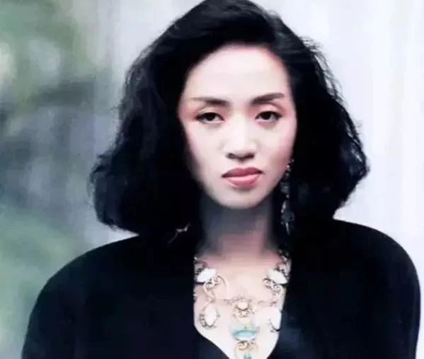 轰动香港乐坛的一首金曲,哪首歌奠定了香港乐坛的巅峰