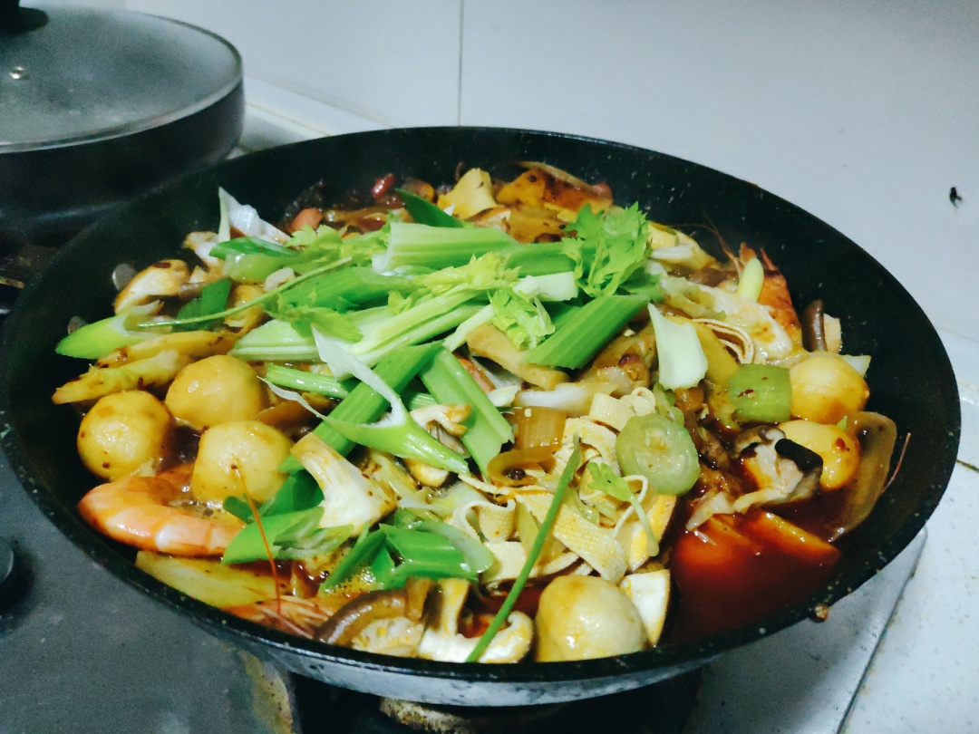 家庭版麻辣香锅简单方便麻辣过瘾,简易版麻辣香锅步骤