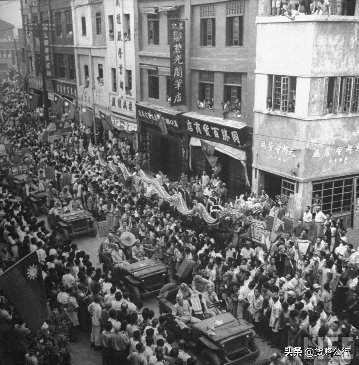 众人说：我在抗战胜利的那一天疯了