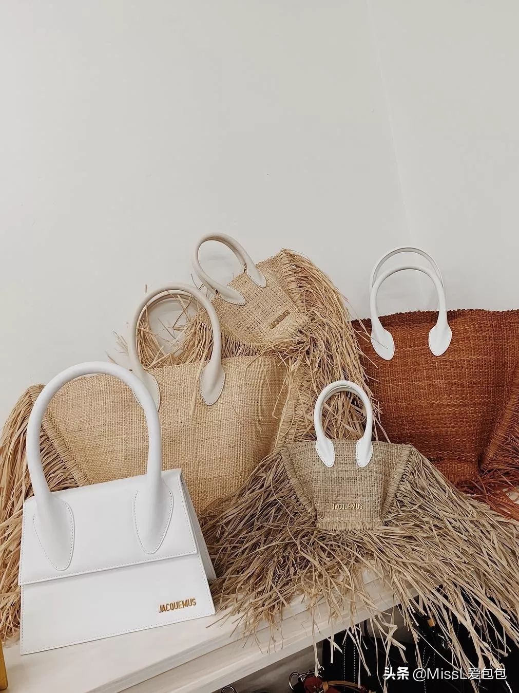 有哪些手袋既经典又时髦呢,时髦氛围感的必备单品迷你手袋