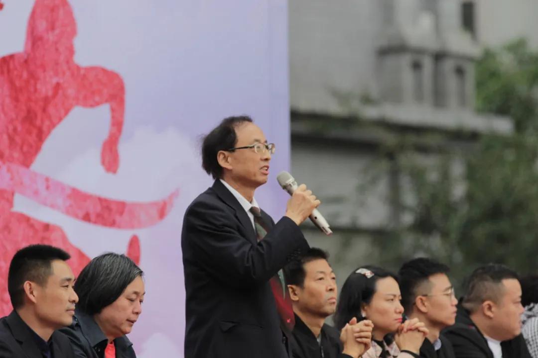 传统体育运动会开幕式,一年一度的运动会在学校拉开帷幕