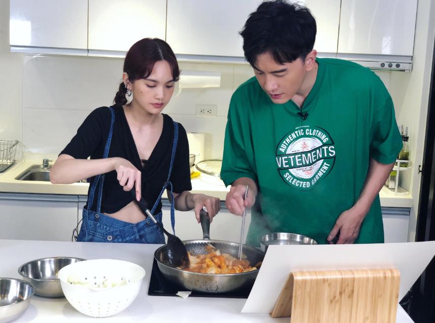 林依晨郑元畅合体亮相,林依晨郑元畅最新出镜