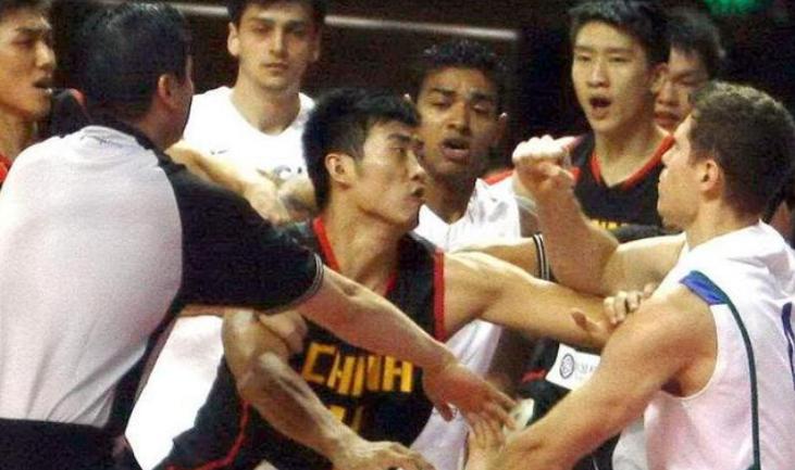 中国男篮史上十大打架高手,中国男篮最强五人组易建联