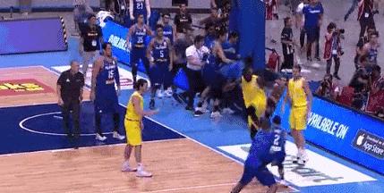 篮球比赛发生上千人打群架,最近篮球比赛打架事件