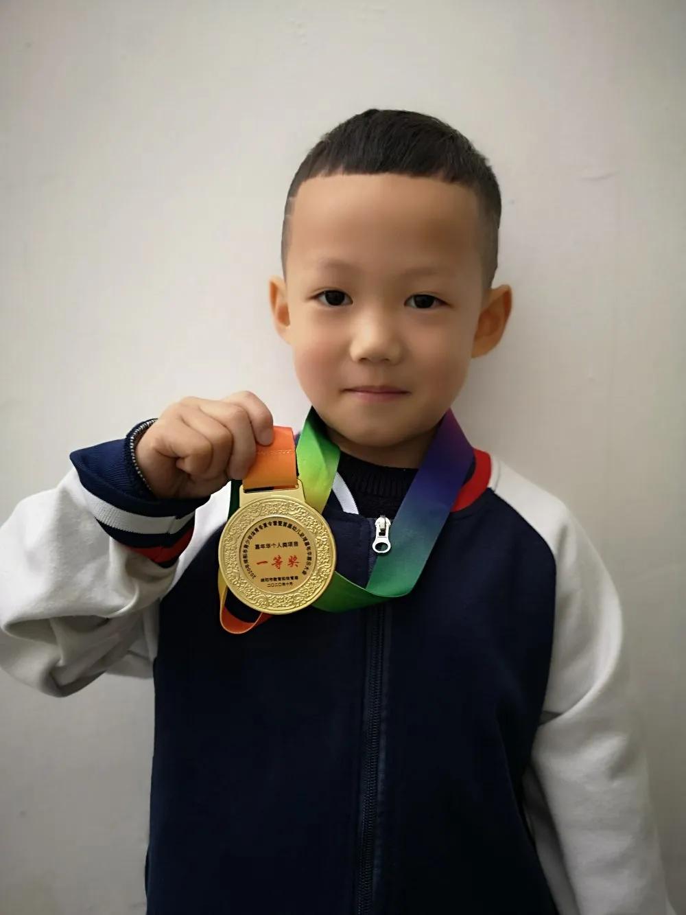 北川永昌幼儿园参加绵阳市首届幼儿足球嘉年华展示大会获佳绩