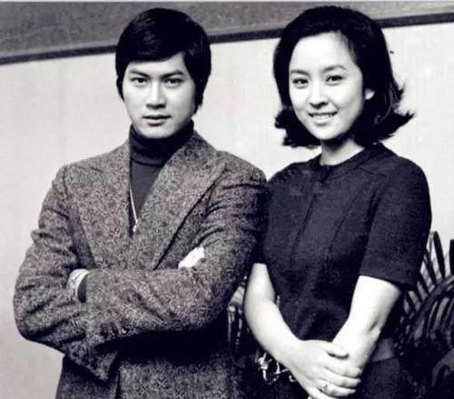 花花老爷子谢贤分手后，称自己感到生活的孤独和枯燥