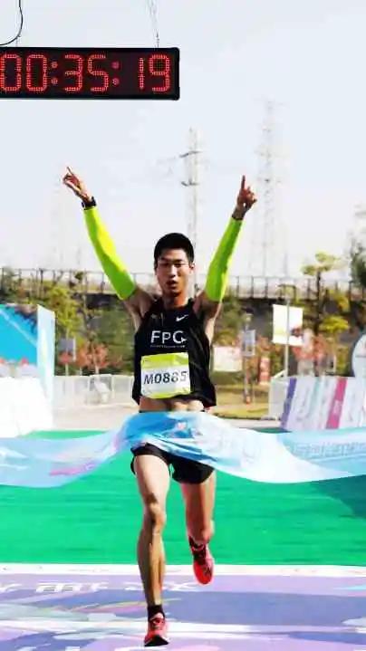 跑马拉松如何跑得又快又好,跑马拉松跑特别快