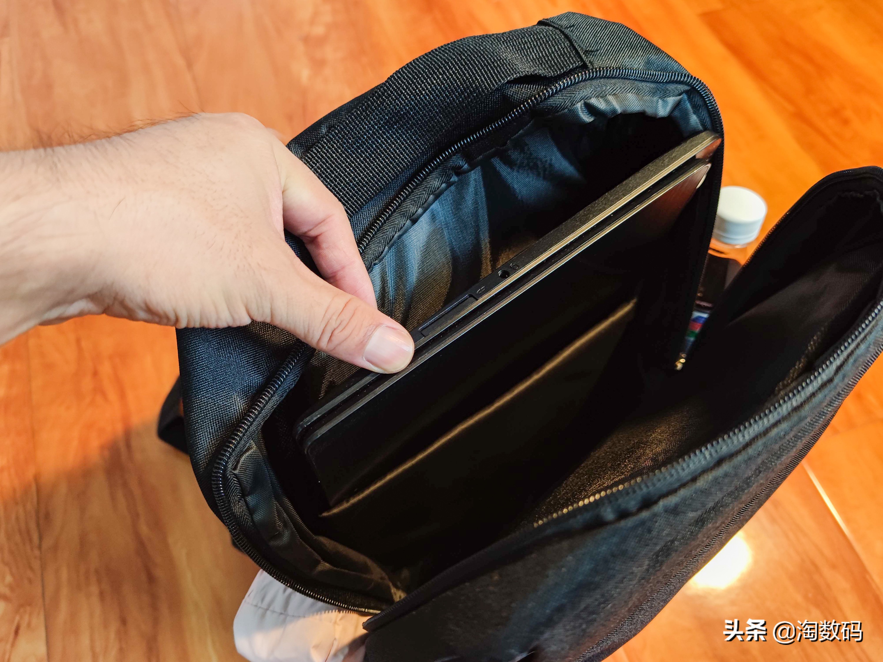 9块9双肩包装载力天花板?廉价国货通勤背包实用性检测+晒单简评