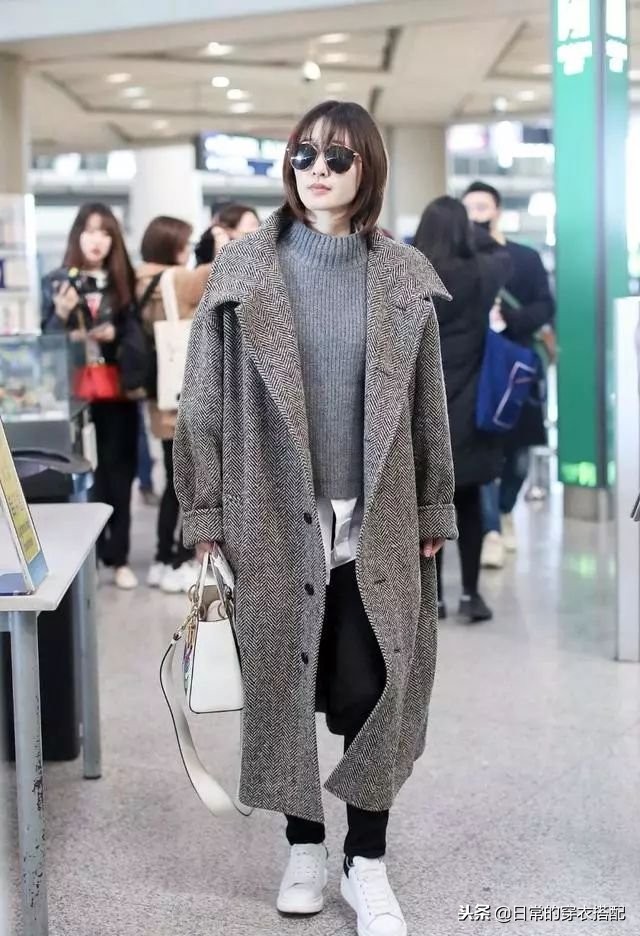 杨幂机场秀穿搭,机场走秀女明星