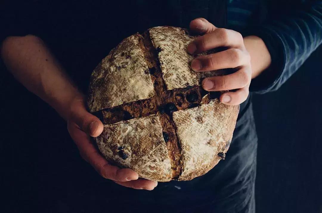 这间面包店，开在无人问津的乡下，而且每周只营业三天｜美好生活