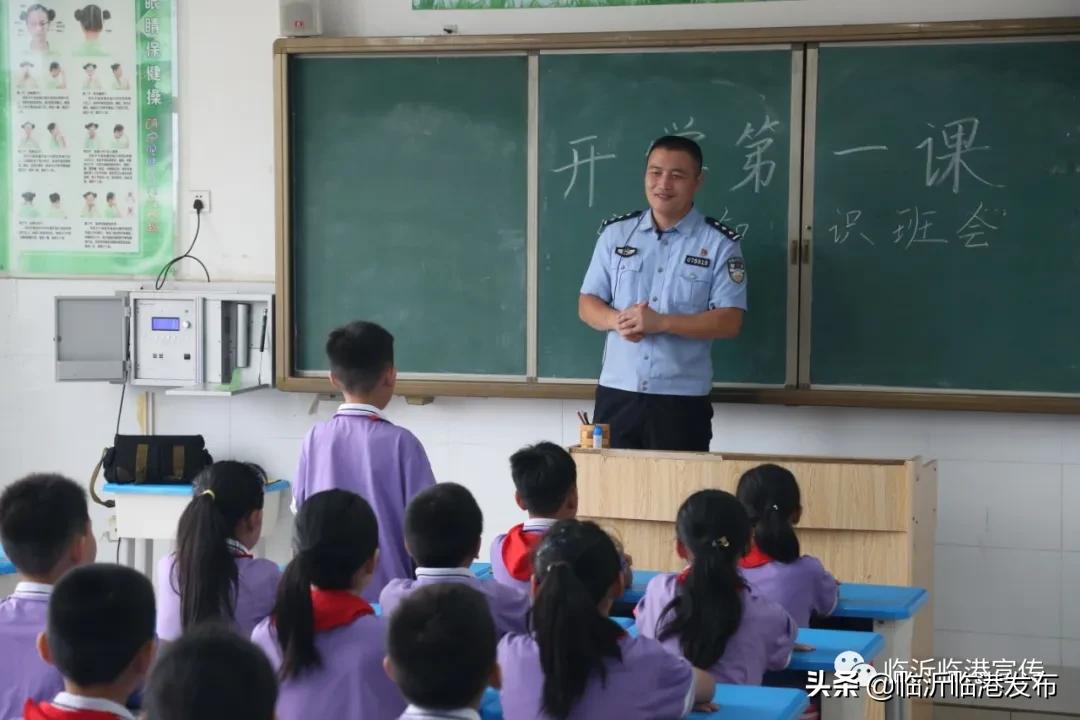 神兽归笼开学第一天惊喜,神兽归笼开学第一天展板