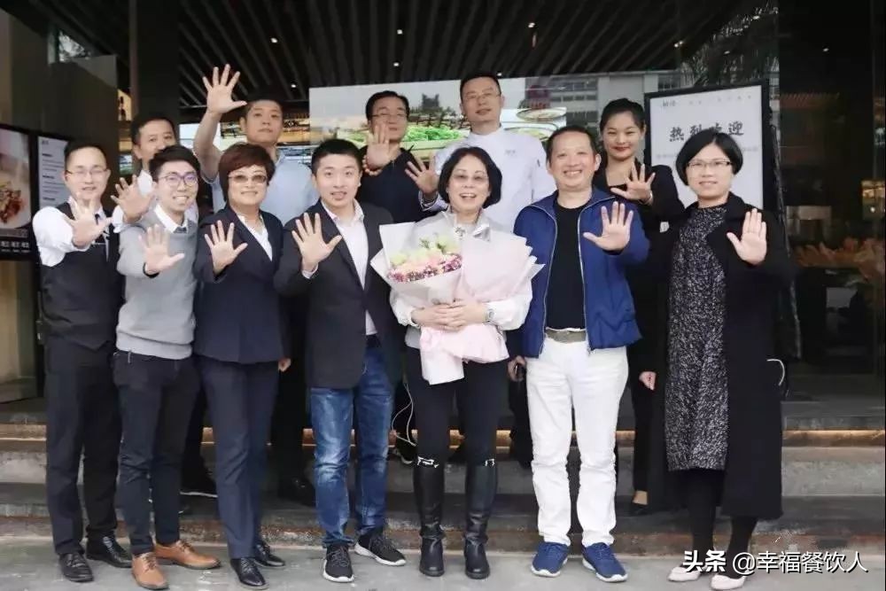 大众点评品类榜首!这家“土到极致”的湘菜馆是如何做到的?