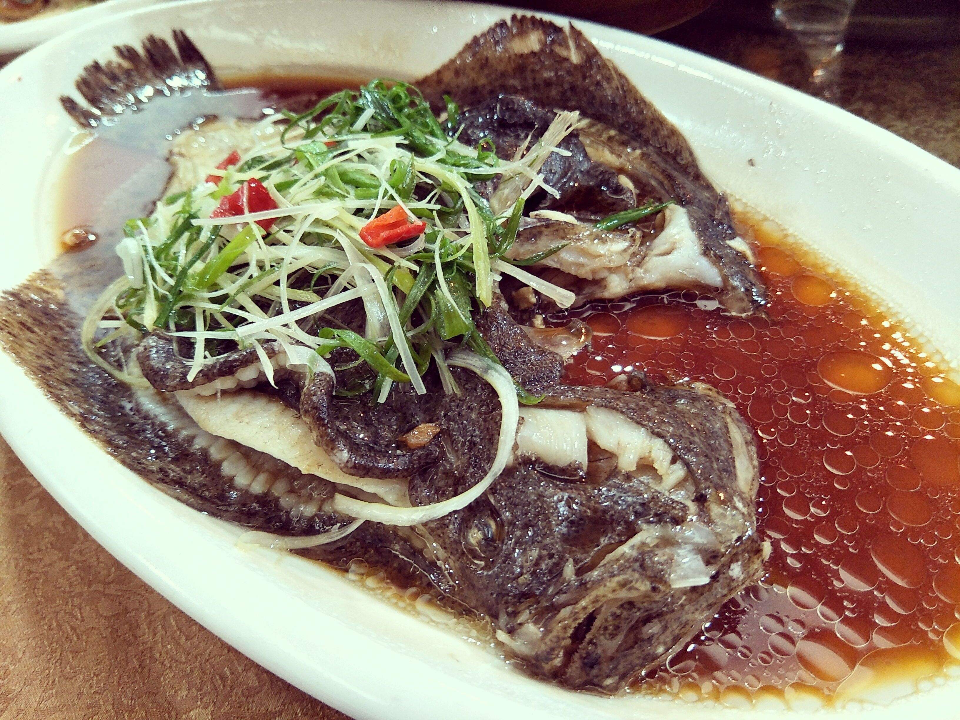 清蒸多宝鱼简单好做鲜嫩好吃,清蒸多宝鱼这样一做比饭店都好吃