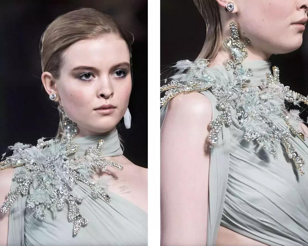 15万颗施华洛世奇水晶,eliesaab婚纱