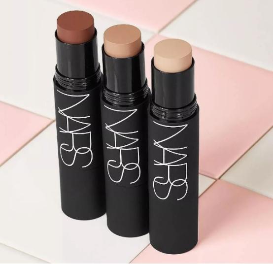 “全能型”粉底测评：芭比波朗成痘痘肌首选，阿玛尼竟没来凑热闹