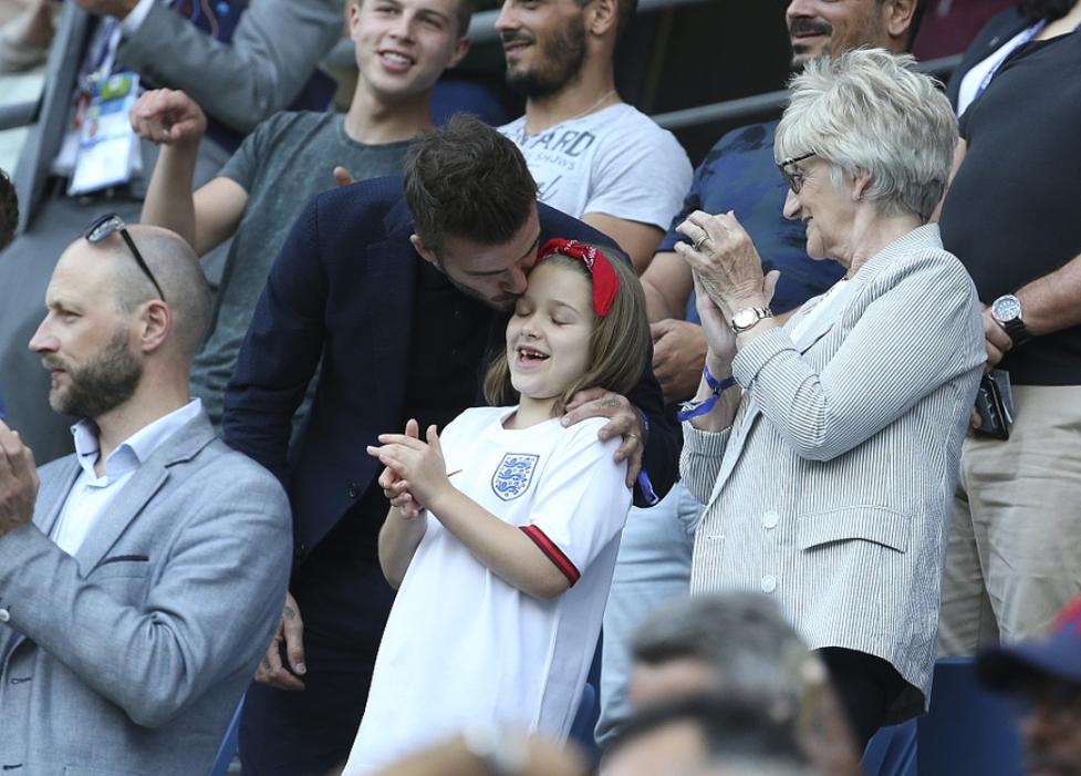 贝克汉姆小七亲吻,贝克汉姆与小七亲吻