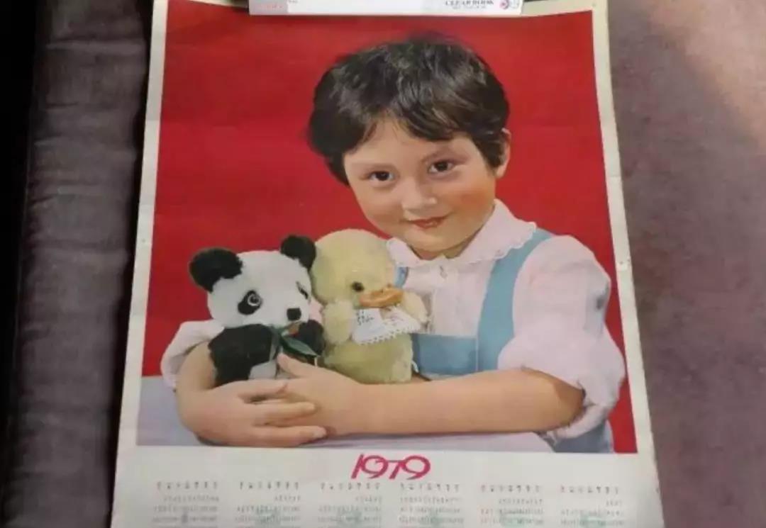 包书皮是对开学最大的仪式感,开学第一天给孩子包书皮