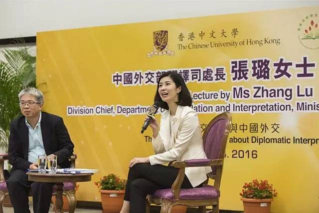 44岁“国翻”张璐，10年9上总理记者会：这才是真正的中国女神