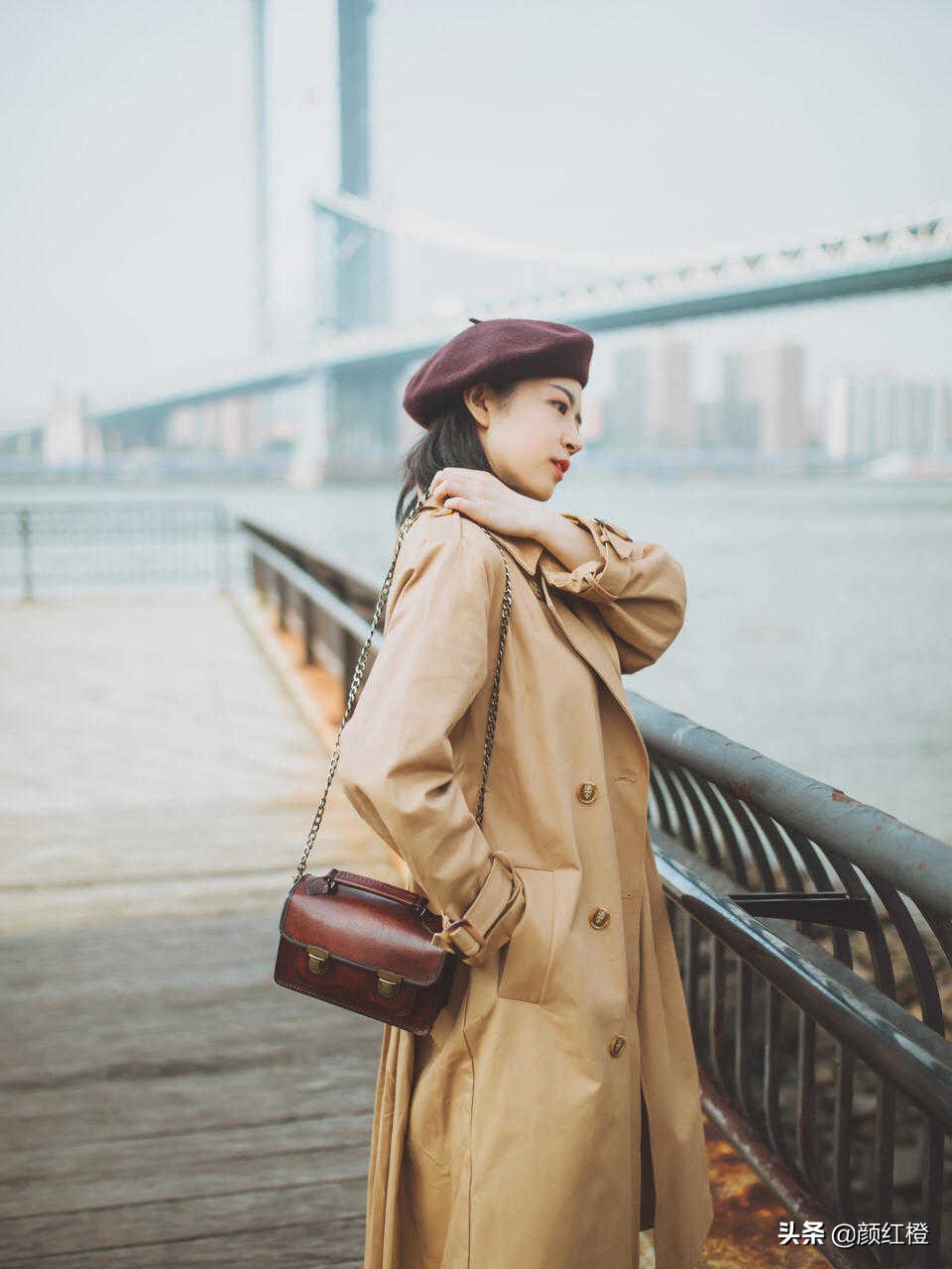 驼色长款冬季风衣的最佳搭配,秋天穿不厌的风衣驼色款更经典