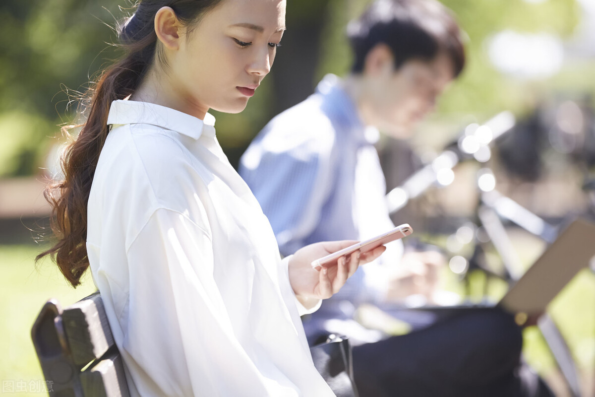 微信跟女朋友聊天技巧,聊到女生脸红的聊天技巧