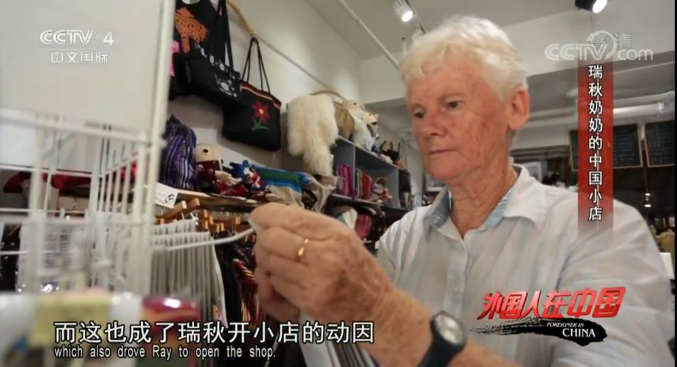 七十多岁的老奶奶为孙子赚钱救命,奶奶坚持40年帮困难老人