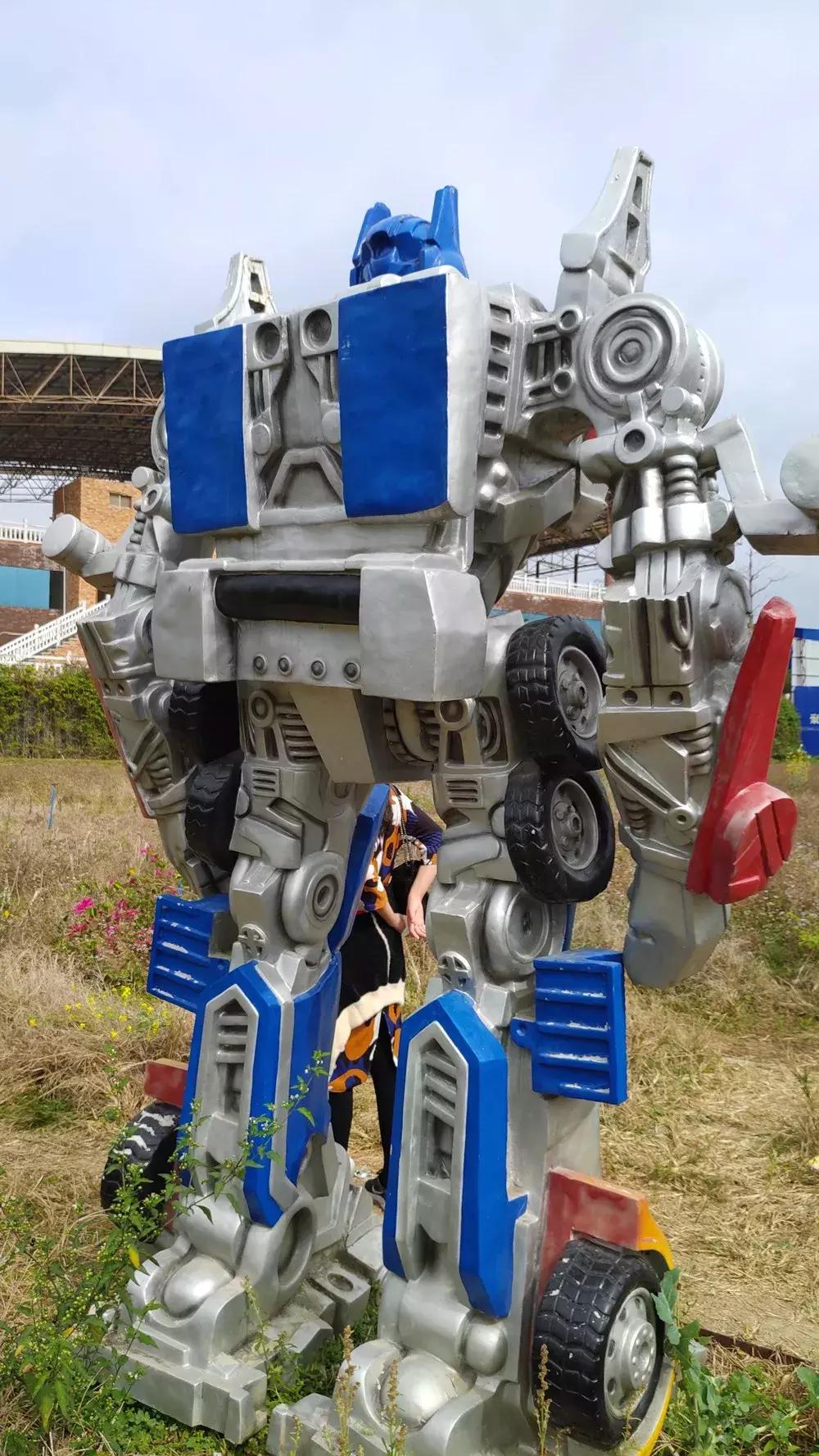 我逛了家乡的山寨乐园，并发现一大堆“盗版动漫人物”！