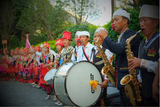 v视角看时尚,v视角换个角度看世界