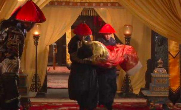 皇帝可以留宿妃子寝宫吗,皇帝出宫宫女们怎么服侍