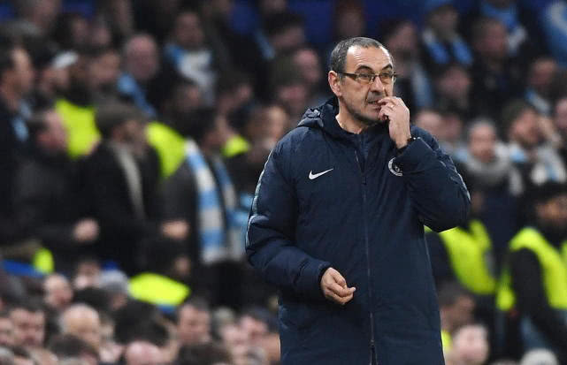 一群老人踢球,一帮老人踢球