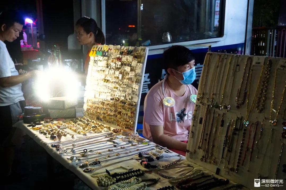 月入过万“假象”背后，深圳地摊江湖里的残酷与心酸