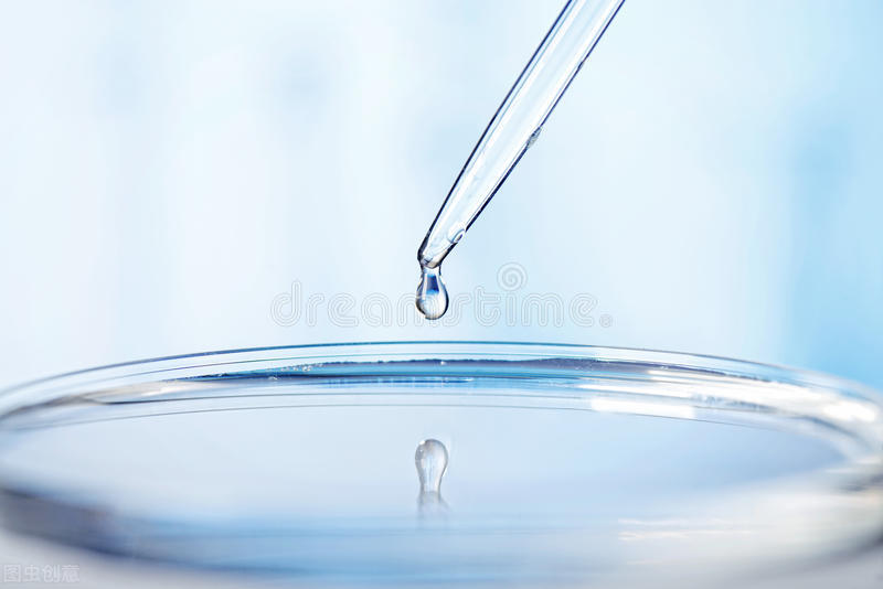 幼犬耳朵有黄色的耳屎,幼犬吐褐色分泌物是怎么回事