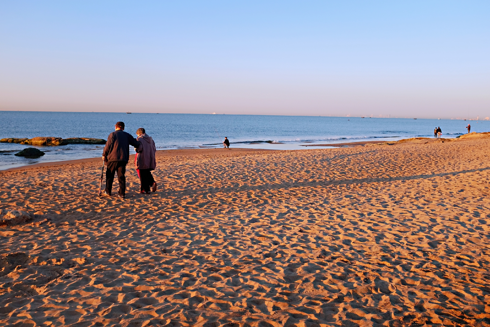 到了北戴河之后怎么去海滨浴场,北戴河怪楼奇园景区今天可以玩吗