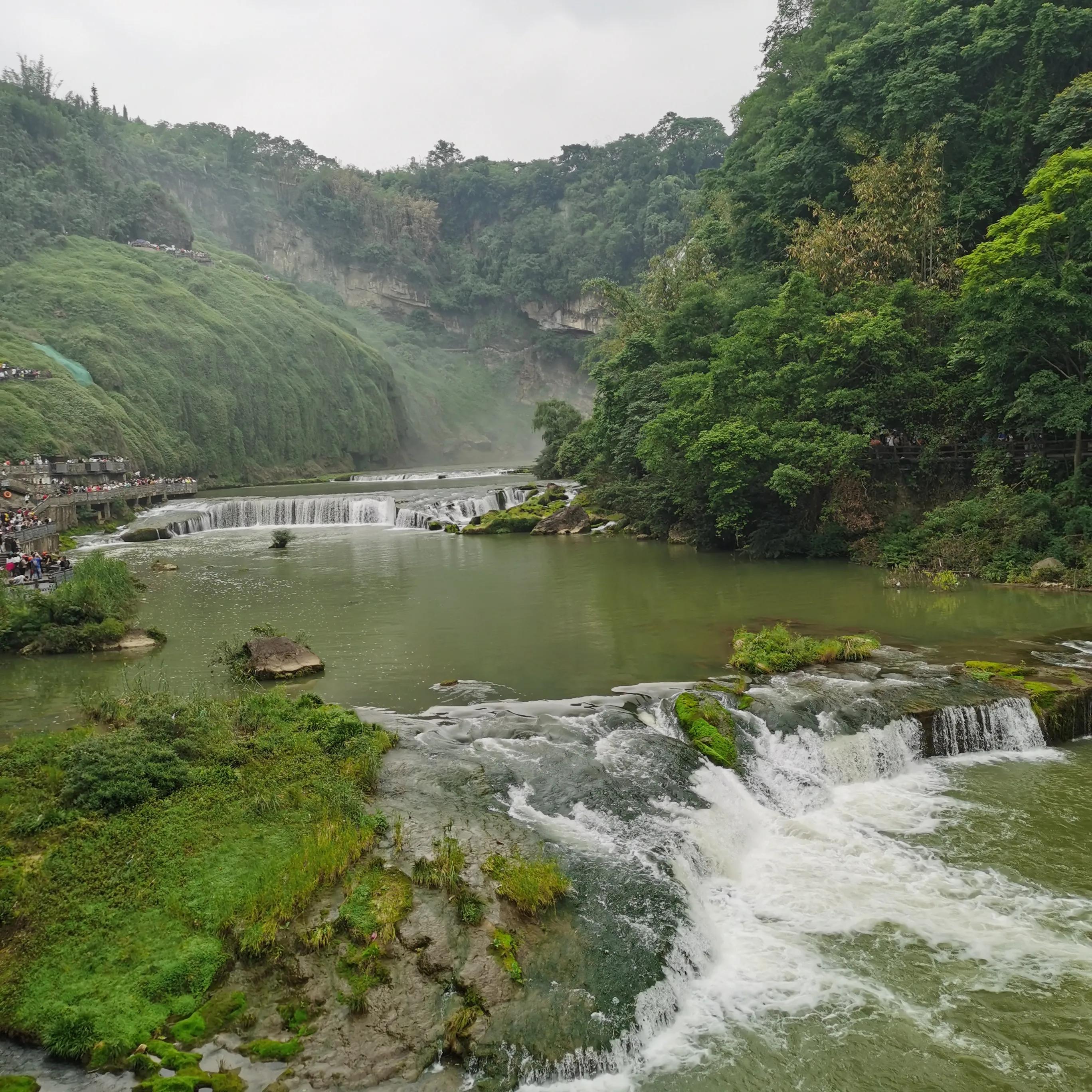 向南方和向北方,登上山顶看美景贵州黄果树瀑布