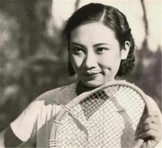 胡蝶的晚年生活视频,胡蝶抛弃了私生女吗