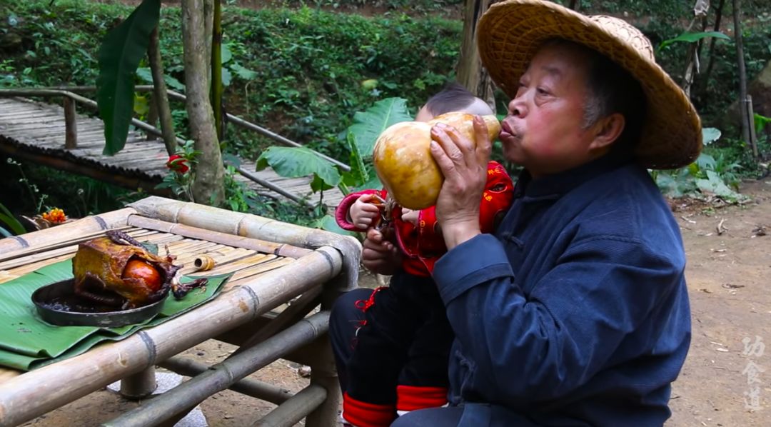 中国老大爷玩短视频，国外获60万粉丝，老外惊呼：这是什么Chinese功夫？