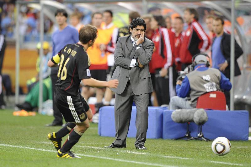 Z世代，“我爸”，和神一样的马拉多纳