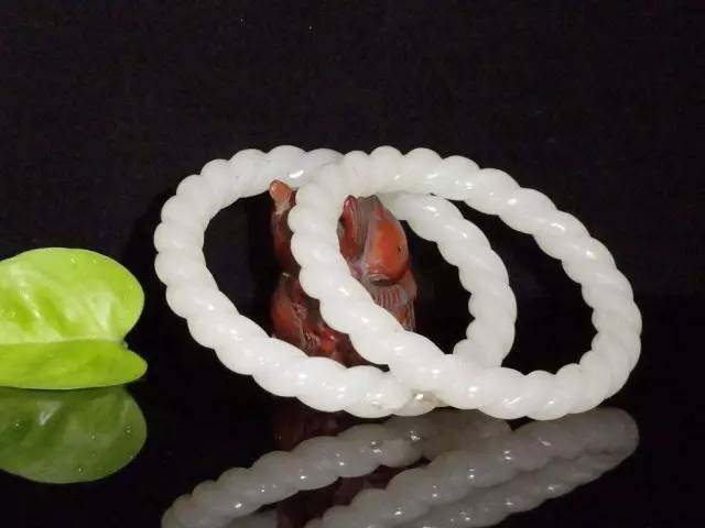 翡翠手镯正圈和圆条的区别,翡翠手镯有空心的吗